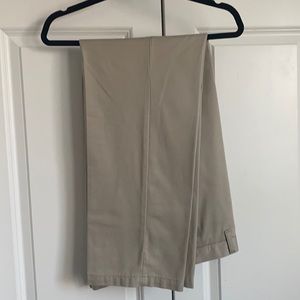 Men’s tan khaki pants